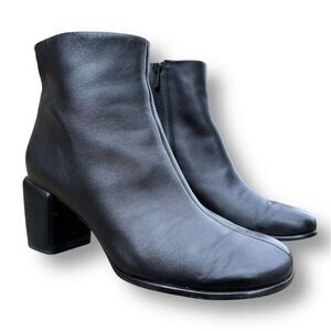 Vince Women's Maggie Black Leather Ankle Booties Size 10M